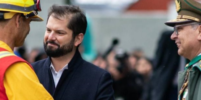 Presidente Boric entrega medalla a brigadista