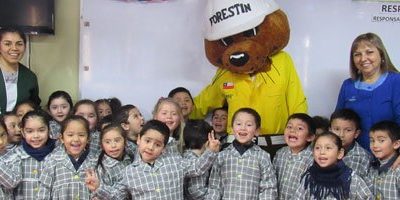 Visita-Forestin-Escuela-Arturo-Prat-200